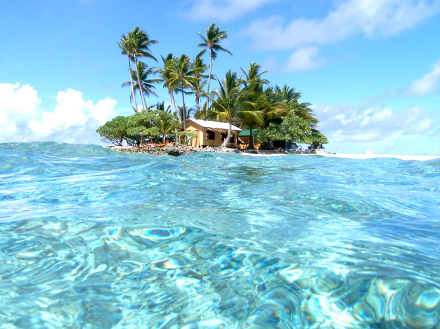 グアムからたった1時間 太平洋に浮かぶ奇跡の島 ジープ島 が美しい